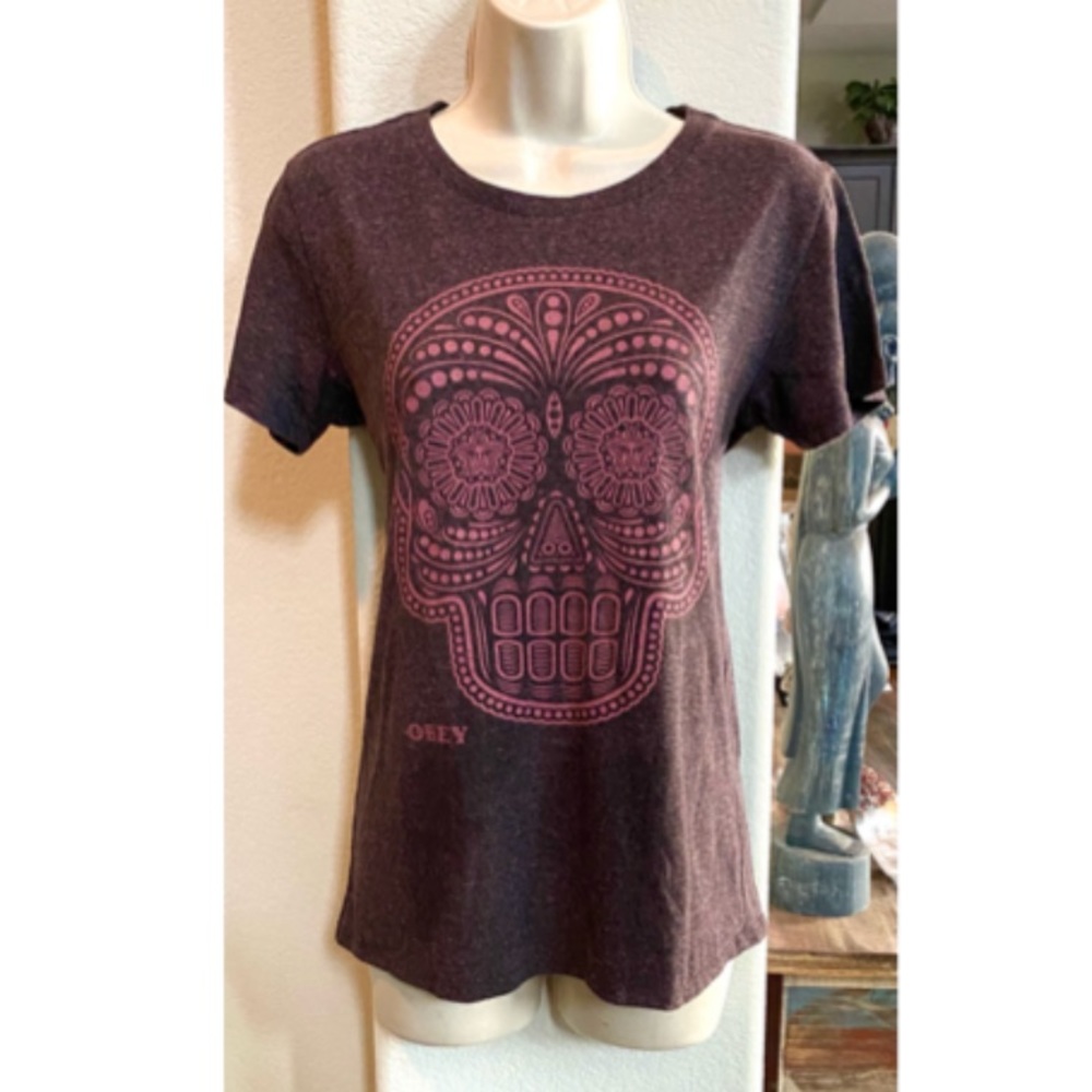 Like new Obey T-shirt. Sz M